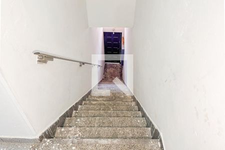 Apartamento para alugar com 45m², 2 quartos e sem vagaEscada