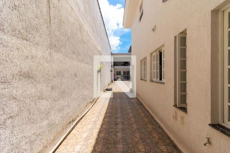 Casa à venda com 310m², 5 quartos e 7 vagasCorredor externo