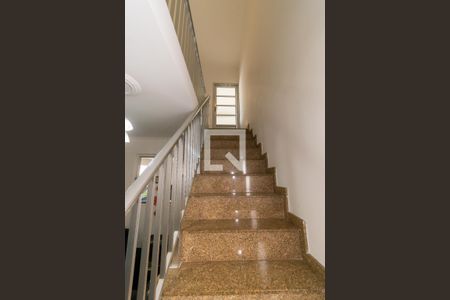 Casa à venda com 310m², 5 quartos e 7 vagasCasa 2 - Escada