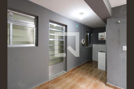 Casa para alugar com 70m², 2 quartos e sem vagaQuintal