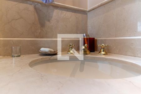 Apartamento para alugar com 209m², 3 quartos e 2 vagas Apartamento para alugar com 209m², 3 quartos e 2 vagasBanheiro da Suíte