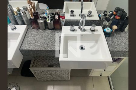 Apartamento à venda com 205m², 3 quartos e 4 vagasBanheiro da Suíte 2