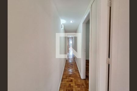 Corredor de apartamento à venda com 3 quartos, 90m² em Laranjeiras, Rio de Janeiro