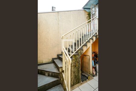 Casa à venda com 245m², 3 quartos e 4 vagas Casa à venda com 245m², 3 quartos e 4 vagasEscada