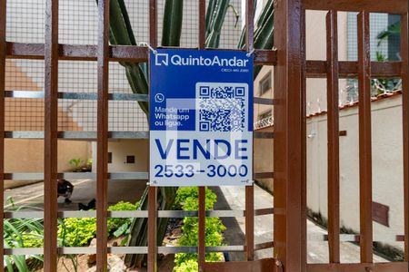 Apartamento à venda com 110m², 3 quartos e 1 vaga Apartamento à venda com 110m², 3 quartos e 1 vagaPlaca de vende instalada na fachada do prédio ( JMNP- 4)