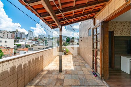 Apartamento à venda com 110m², 3 quartos e 1 vaga Apartamento à venda com 110m², 3 quartos e 1 vagaVaranda