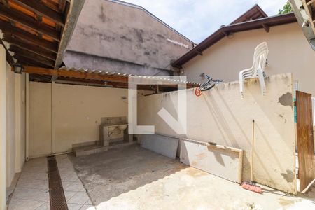 Casa à venda com 120m², 5 quartos e 3 vagasCasa 3 - Quintal e área de serviço