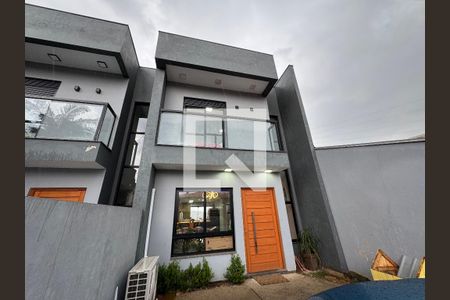 Casa à venda com 110m², 3 quartos e 3 vagasFachada