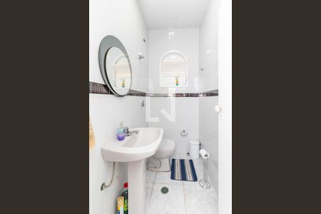 Casa à venda com 320m², 3 quartos e 2 vagas Casa à venda com 320m², 3 quartos e 2 vagasLavabo