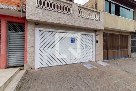 Casa à venda com 320m², 3 quartos e 2 vagas Casa à venda com 320m², 3 quartos e 2 vagasFachada