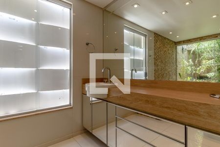 Casa à venda com 600m², 4 quartos e 3 vagasBanheiro do Quarto 1