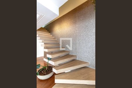 Casa à venda com 600m², 4 quartos e 3 vagasEscada