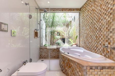 Casa à venda com 600m², 4 quartos e 3 vagasBanheiro do Quarto 1