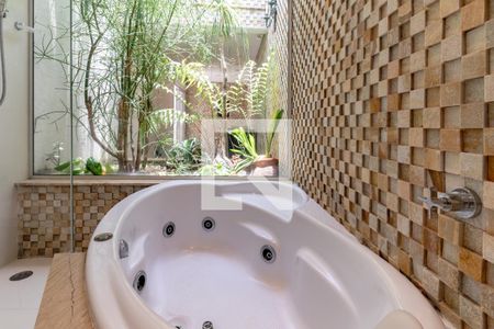 Casa à venda com 600m², 4 quartos e 3 vagasBanheiro do Quarto 1