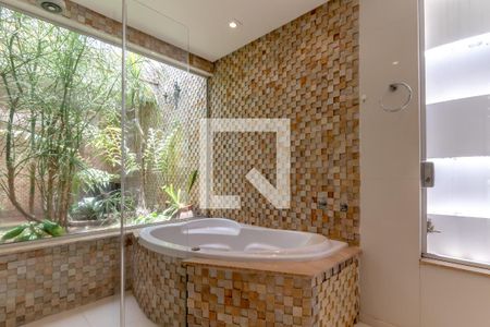 Casa à venda com 600m², 4 quartos e 3 vagasBanheiro do Quarto 1
