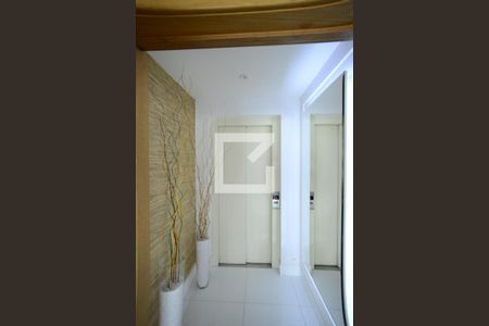 Apartamento à venda com 208m², 4 quartos e 3 vagasEntrada