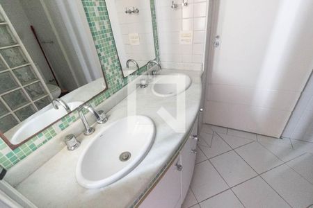 Apartamento à venda com 130m², 3 quartos e 4 vagasSuíte