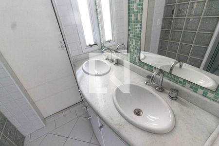 Apartamento à venda com 130m², 3 quartos e 4 vagasSuíte