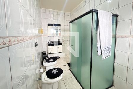 Casa à venda com 466m², 5 quartos e 8 vagasBanheiro da Suíte 2