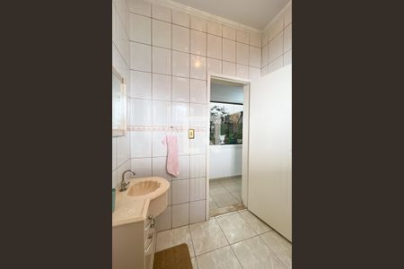 Casa à venda com 466m², 5 quartos e 8 vagasBanheiro Corredor