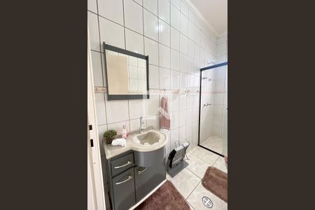 Casa à venda com 466m², 5 quartos e 8 vagasBanheiro da Suíte 1