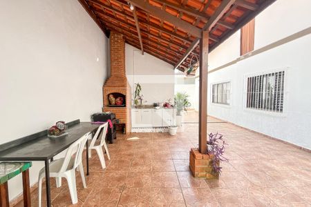 Casa à venda com 466m², 5 quartos e 8 vagasQuintal