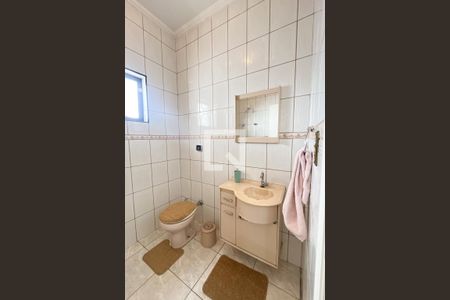 Casa à venda com 466m², 5 quartos e 8 vagasBanheiro Corredor