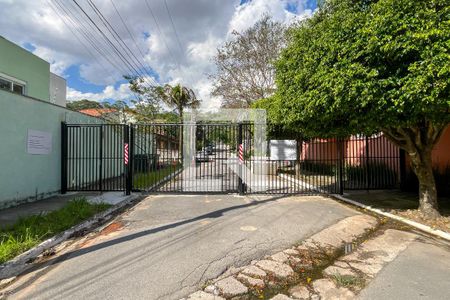 Casa à venda com 466m², 5 quartos e 8 vagasEntrada da rua