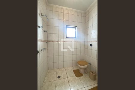 Casa à venda com 466m², 5 quartos e 8 vagasBanheiro Corredor
