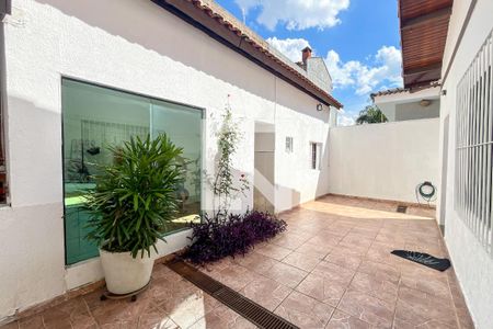 Casa à venda com 466m², 5 quartos e 8 vagasQuintal