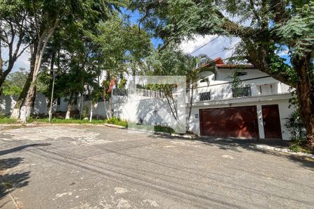 Casa à venda com 466m², 5 quartos e 8 vagasFachada