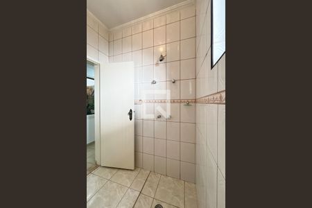 Casa à venda com 466m², 5 quartos e 8 vagasBanheiro Corredor