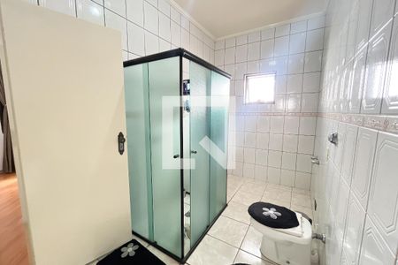 Casa à venda com 466m², 5 quartos e 8 vagasBanheiro da Suíte 2