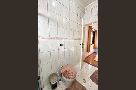 Casa à venda com 466m², 5 quartos e 8 vagasBanheiro da Suíte 1