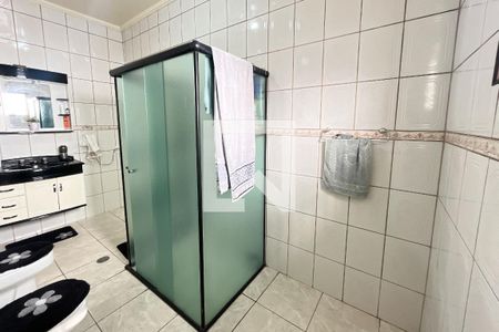 Casa à venda com 466m², 5 quartos e 8 vagasBanheiro da Suíte 2