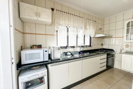 Casa à venda com 466m², 5 quartos e 8 vagasCozinha