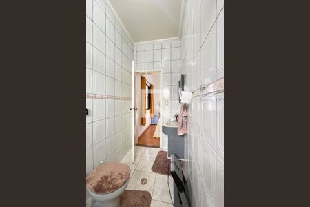 Casa à venda com 466m², 5 quartos e 8 vagasBanheiro da Suíte 1