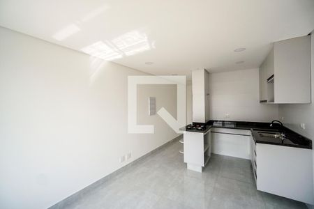 Sala e cozinha de apartamento para alugar com 2 quartos, 38m² em Chácara Santo Antônio (zona Leste), São Paulo