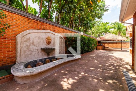 Casa à venda com 1355m², 4 quartos e NaN vagasQuintal