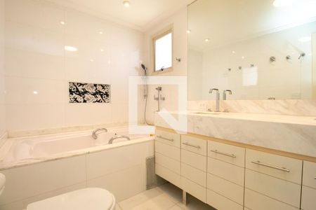 Banheiro Suite 1 de apartamento para alugar com 4 quartos, 223m² em Cidade Monções, São Paulo