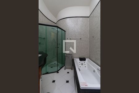 Casa à venda com 370m², 3 quartos e 7 vagasBanheiro Suíte 1