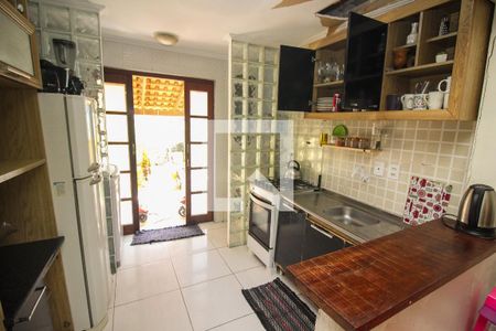Casa à venda com 150m², 4 quartos e 2 vagasCozinha e Área de Serviço