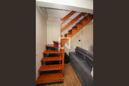 Casa à venda com 150m², 4 quartos e 2 vagasEscada