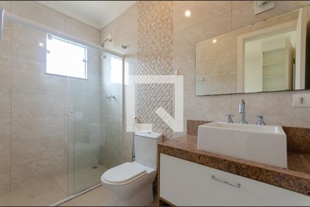 Casa para alugar com 290m², 3 quartos e 4 vagasBanheiro da Suíte 2