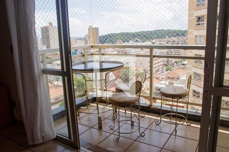 Sacada de apartamento para alugar com 3 quartos, 100m² em Vila Seixas, Ribeirão Preto