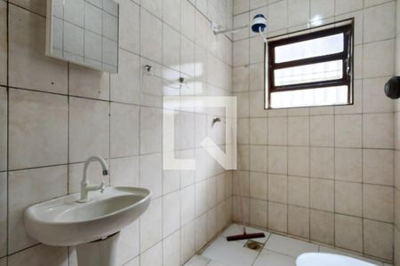 Banheiro de casa para alugar com 2 quartos, 130m² em Nova Mirim, Praia Grande