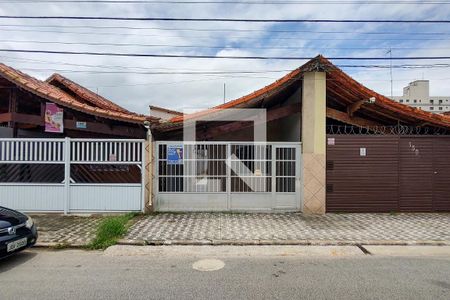 Casa para alugar com 130m², 2 quartos e 2 vagas Casa para alugar com 130m², 2 quartos e 2 vagasFachada