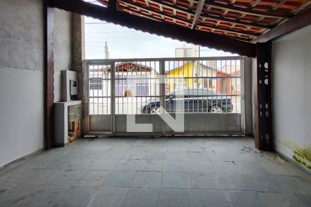 Garagem de casa para alugar com 2 quartos, 130m² em Nova Mirim, Praia Grande