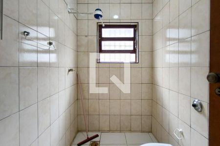 Casa para alugar com 130m², 2 quartos e 2 vagas Casa para alugar com 130m², 2 quartos e 2 vagasBanheiro
