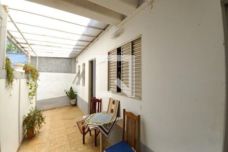 Casa à venda com 366m², 3 quartos e 2 vagasFachada Fundos